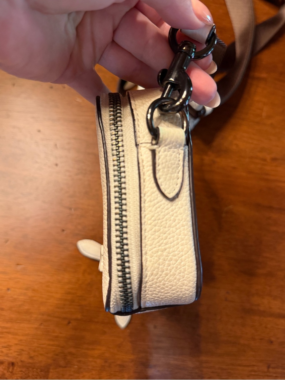 Coach Retro Cream Pebbled Leather Crossbody with Coin Pouch Brown Guitar Strap - Picture 2 of 9